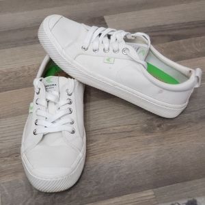 Cariuma white canvas sneakers womems size 8